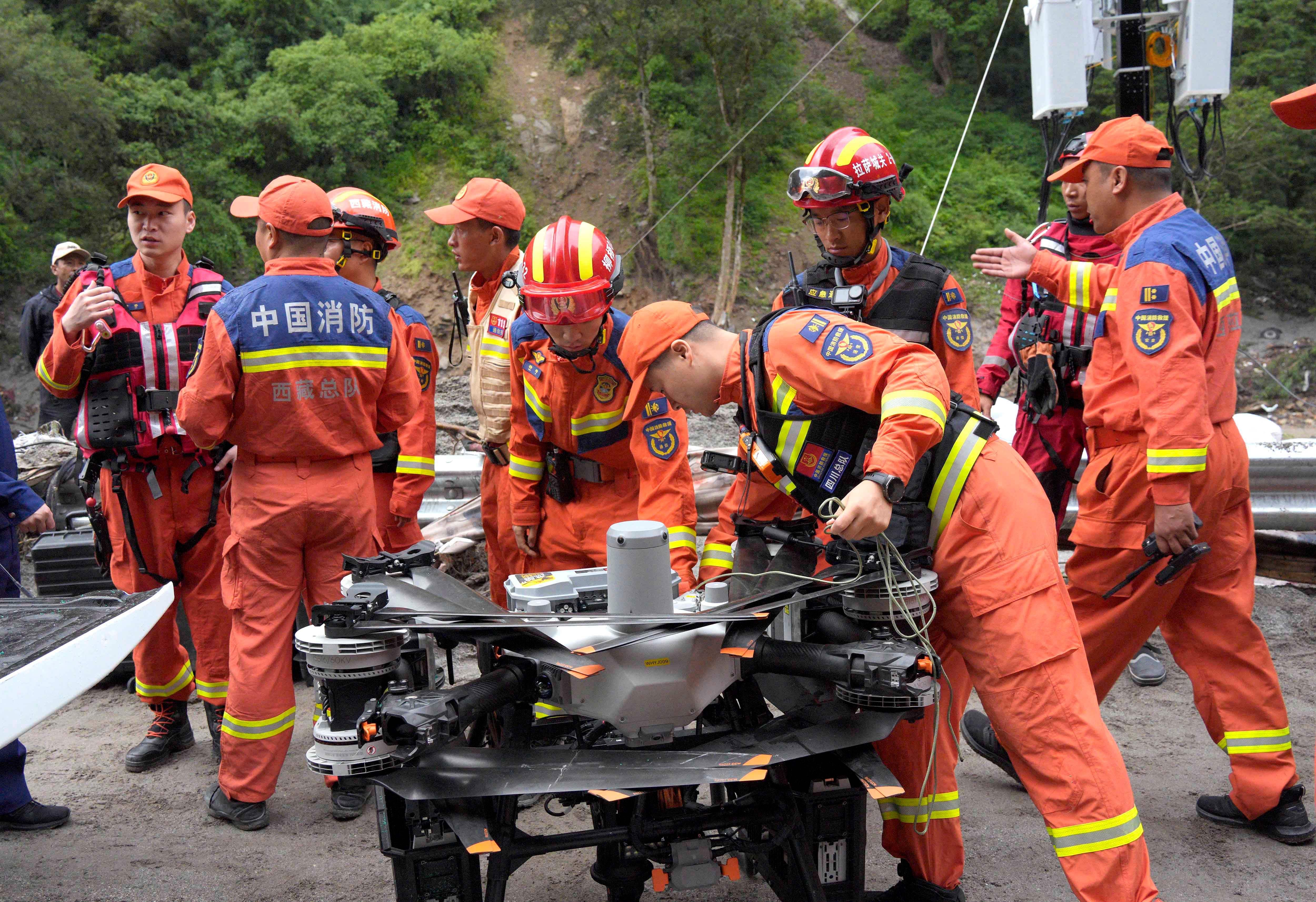 Crue dans l'Himalaya: plus de 2500 disparus et 584 morts au Népal et en Chine