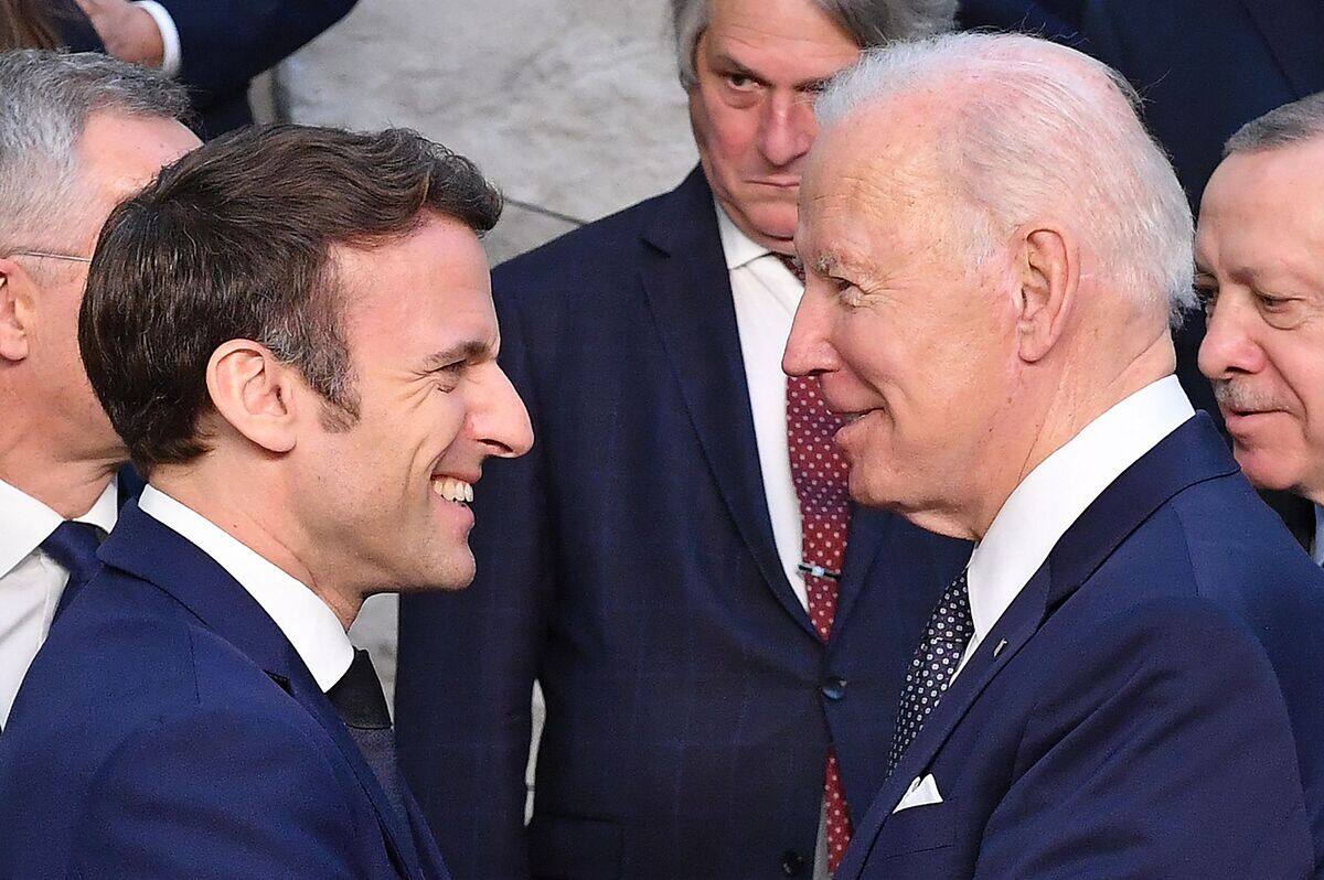 Macron s'entretient avec Biden apr&egrave;s sa r&eacute;&eacute;lection