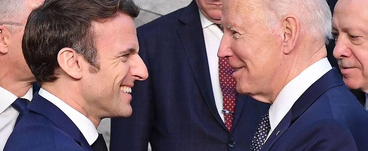 Macron s'entretient avec Biden après sa réélection