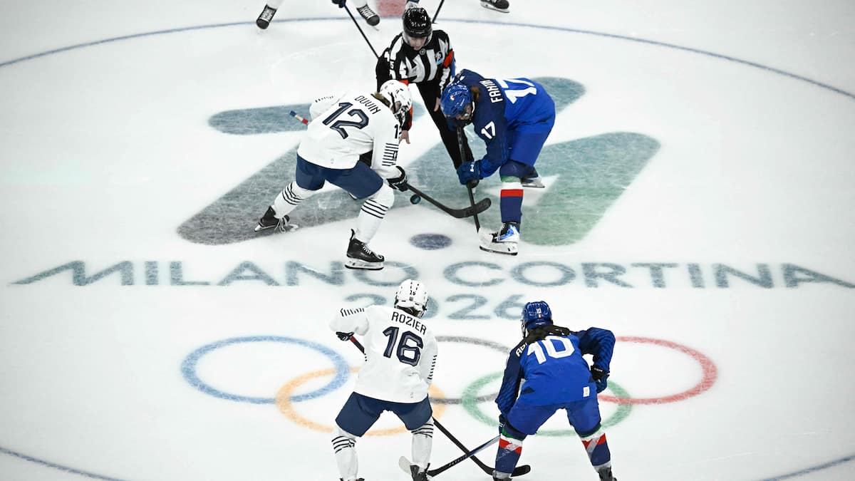 Qualité de la glace de l’aréna de hockey olympique: «ordinaire» et «raboteuse»