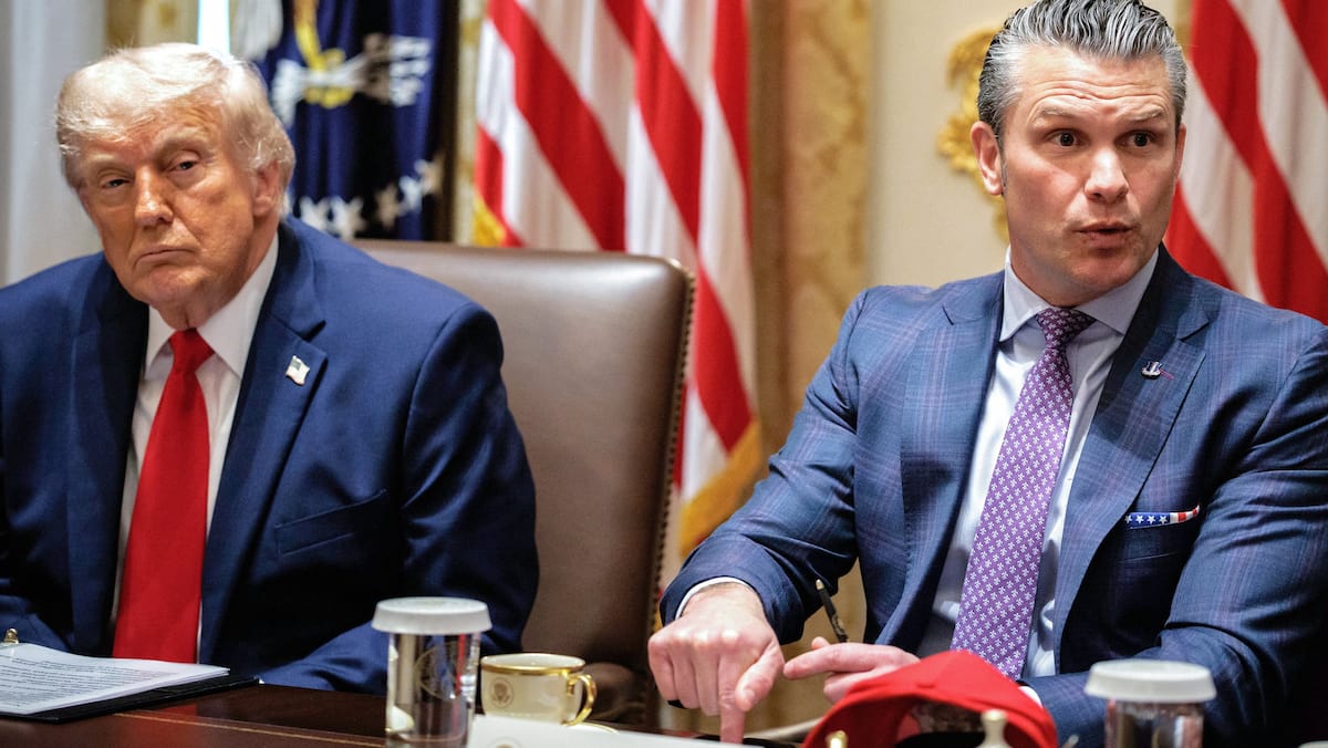 Coupes dans l’armée américaine: Hegseth veut-il mettre l’armée «à sa botte»?