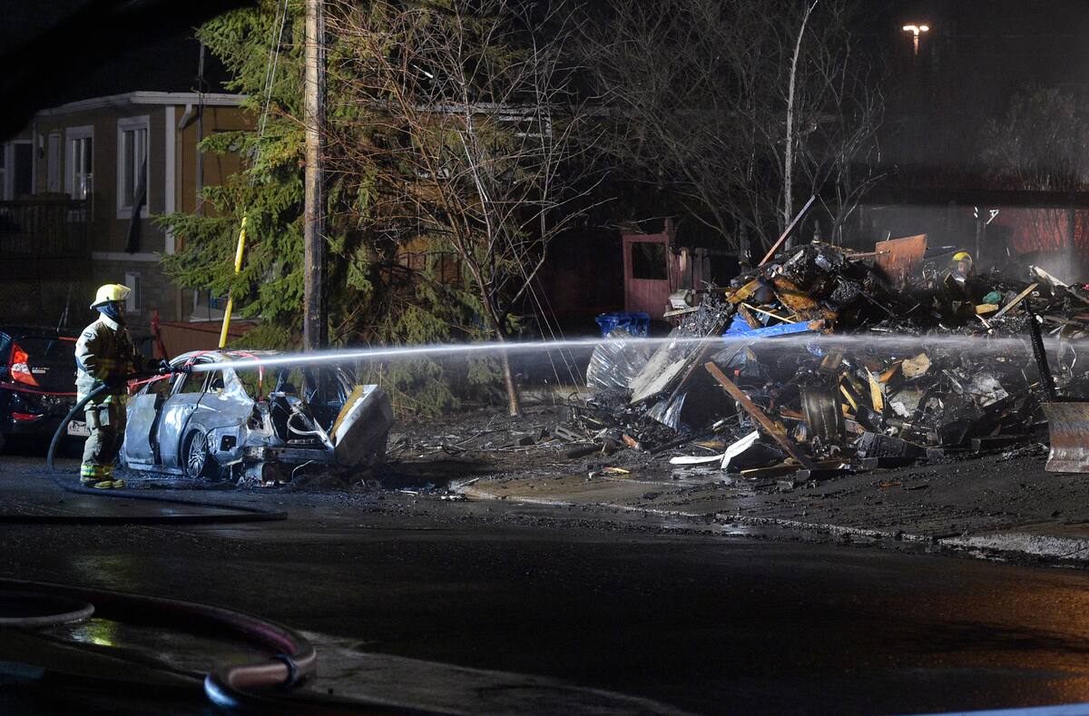 La m&eacute;t&eacute;o impr&eacute;visible rend la t&acirc;che des pompiers difficile