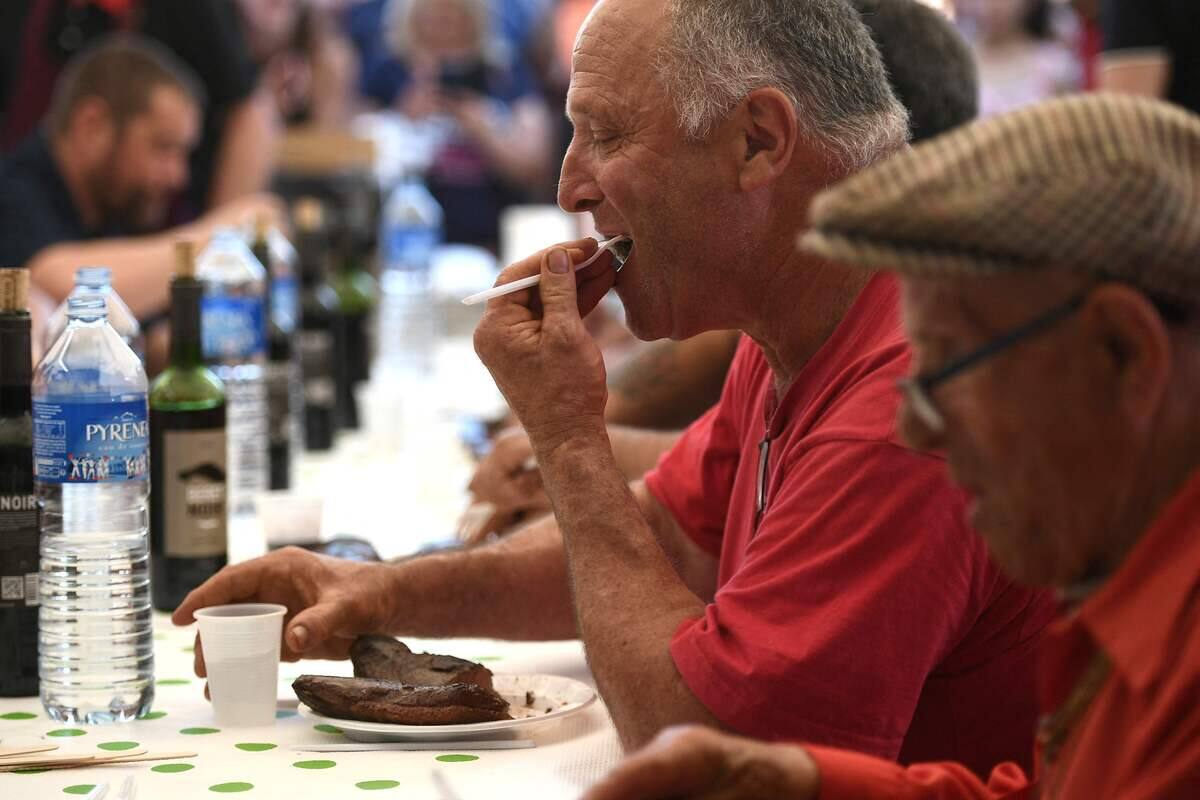 Un Fran&ccedil;ais engloutit 930 grammes de canard en 5 minutes