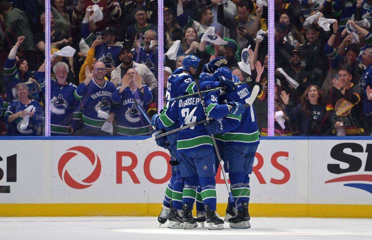 Les Canucks l'emportent in extremis, les Oilers au bord du gouffre