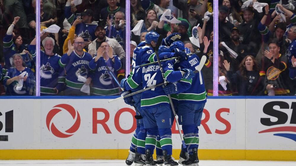 Les Canucks l'emportent in extremis, les Oilers au bord du gouffre