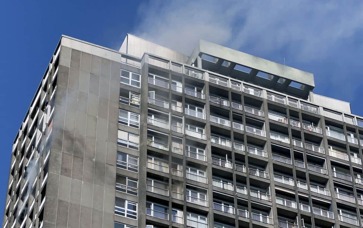 Incendie dans une tour d'habitation en Belgique: un mort, trois bless&eacute;s graves