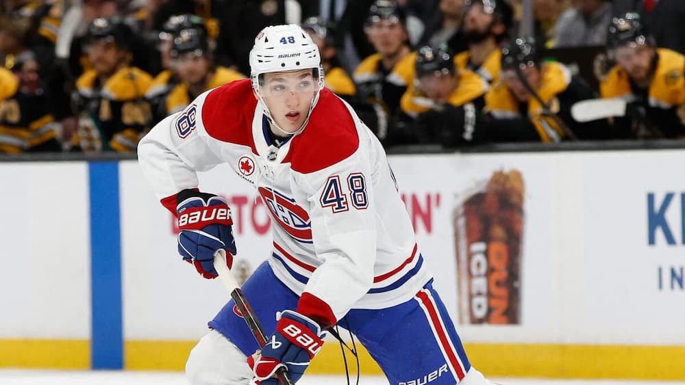 La LNH donne une autre aide à Lane Hutson... et un record