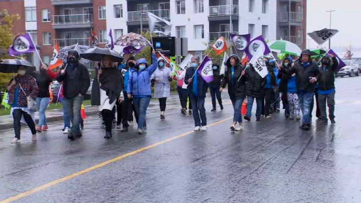 Manifestations devant des résidences pour aînés du Bas-Saint-Laurent