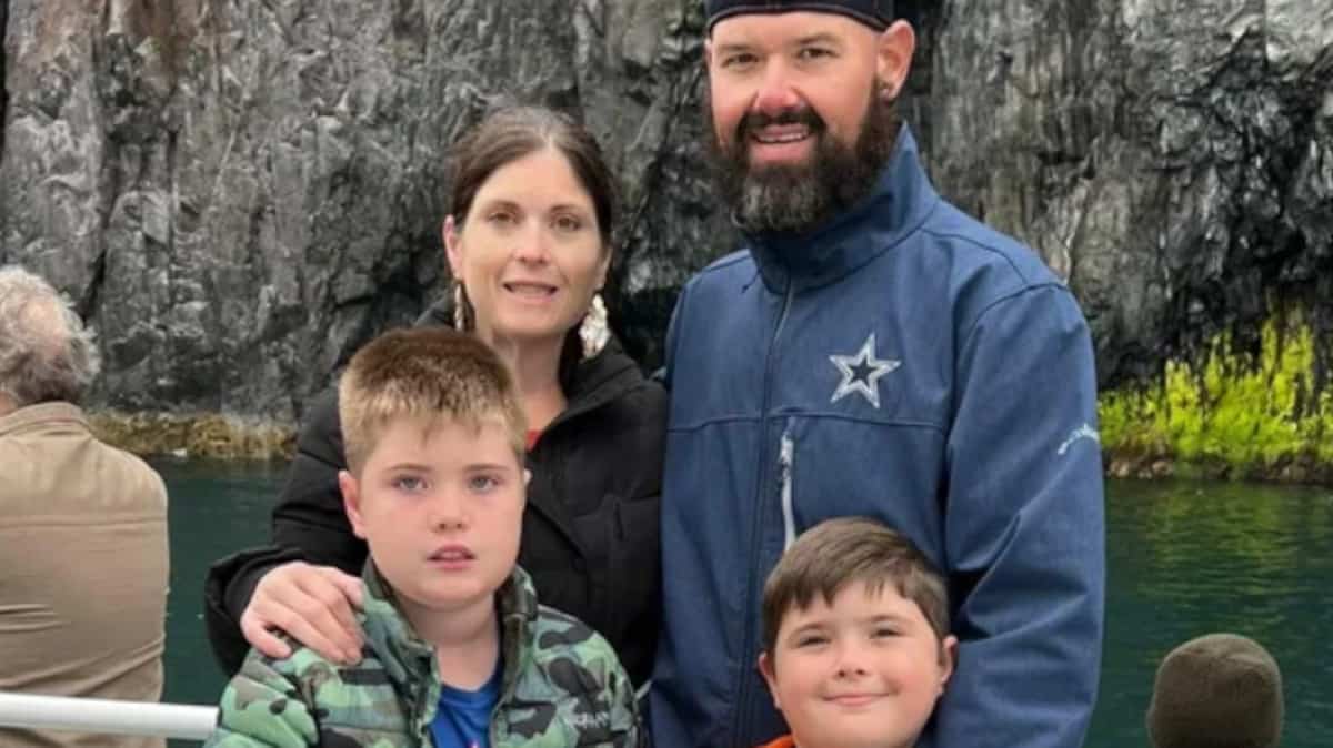 Bateau chaviré: un couple et leur deux garçons disparus en mer en Alaska