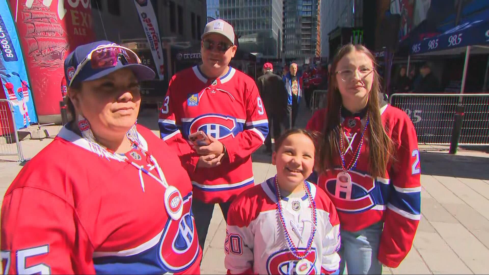 Frénésie au centre-ville avant le premier match des séries 2026 à domicile du Canadien contre le Lightning
