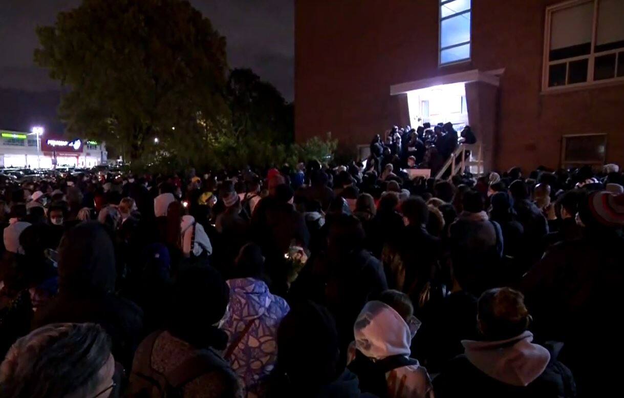 Montr&eacute;al: une veill&eacute;e &agrave; la m&eacute;moire de l&rsquo;adolescent de 16 ans tu&eacute; pr&egrave;s d&rsquo;une &eacute;cole