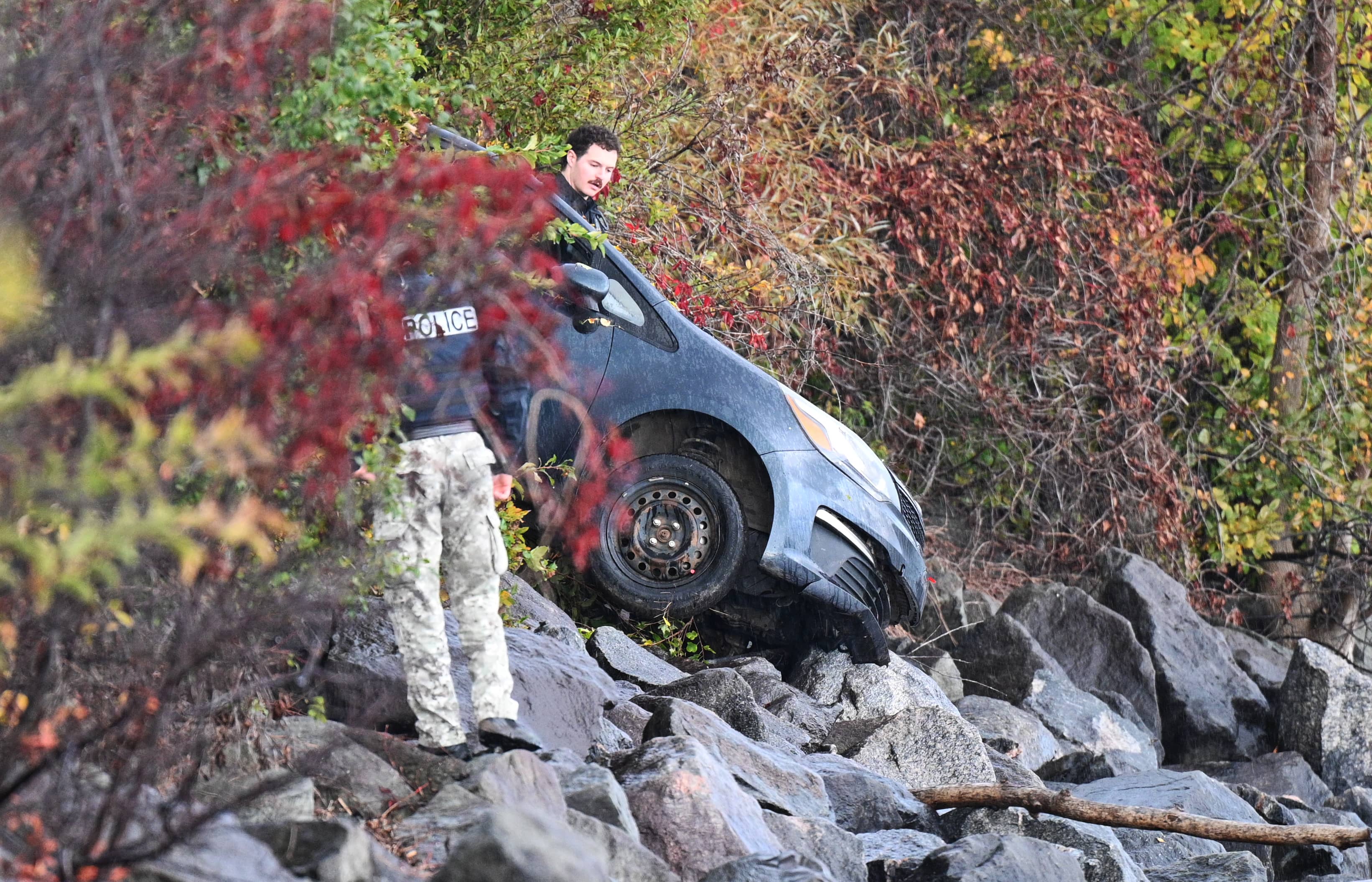 Accident : Une voiture rate de peu un plongeon à l'eau