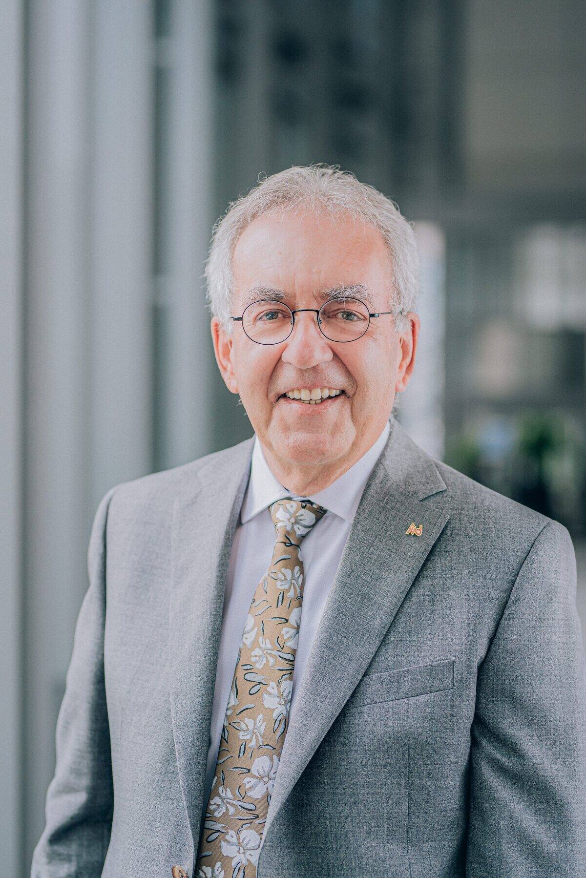 Le Coll&egrave;ge des m&eacute;decins demande &agrave; Qu&eacute;bec de serrer rapidement la vis aux non-vaccin&eacute;s