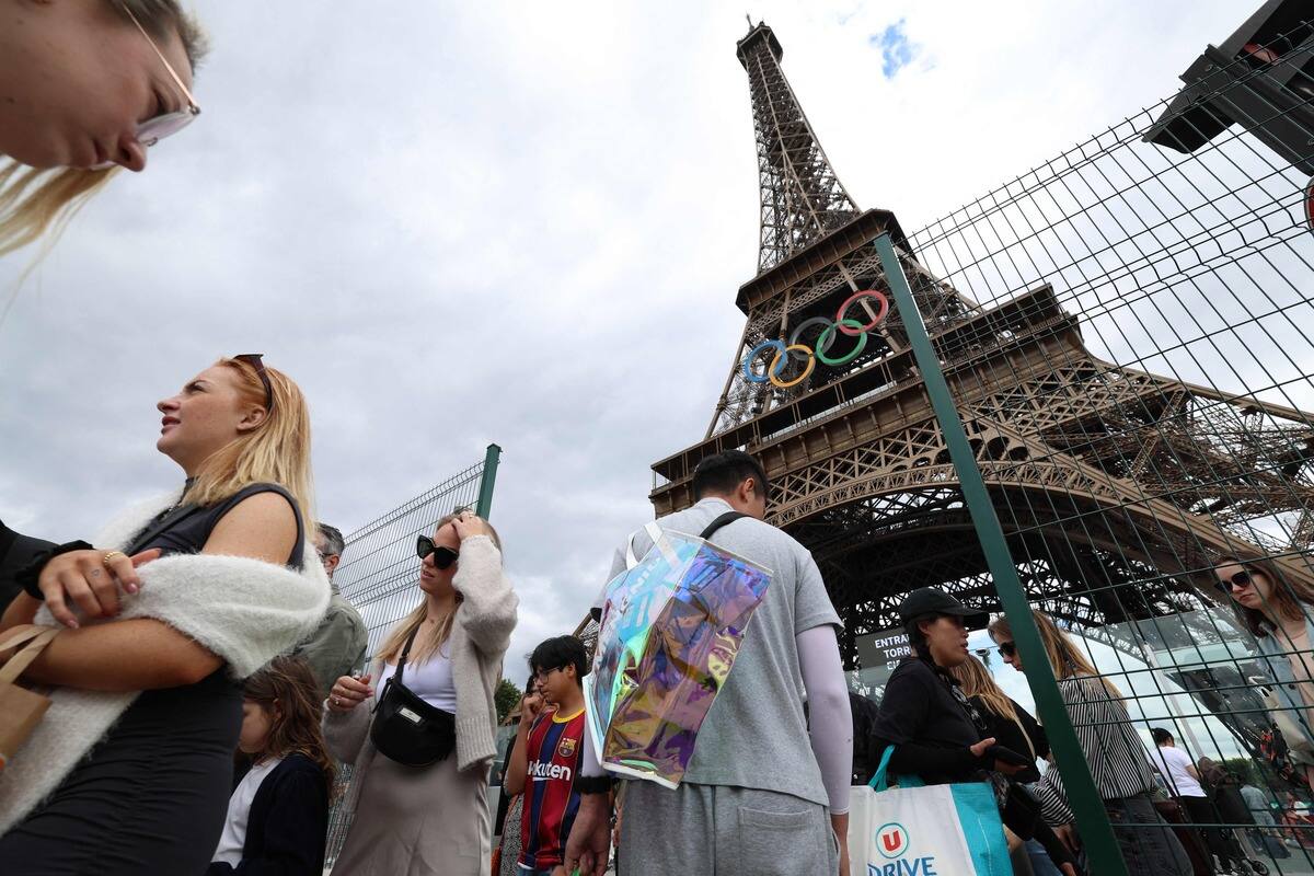 JO-2024: en bord de Seine, des Parisiens, agac&eacute;s, passent l'&eacute;preuve des pr&eacute;paratifs