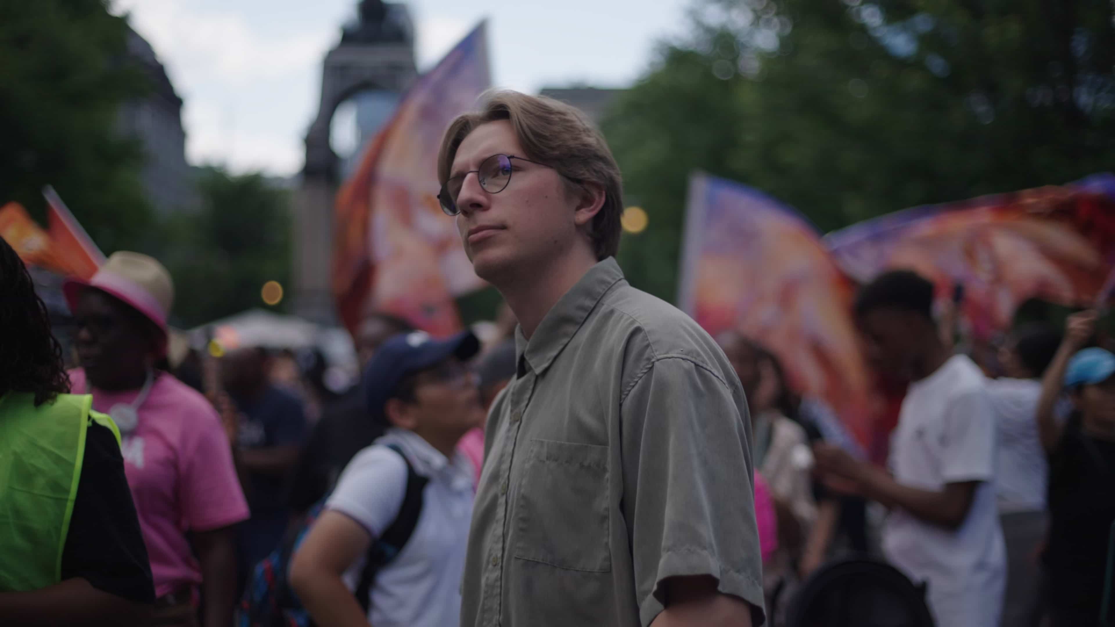 Le journaliste Clément Hamelin se penche sur le retour de l’évangélisme dans l’espace public dans le nouveau documentaire Faites du bruit pour Jésus.