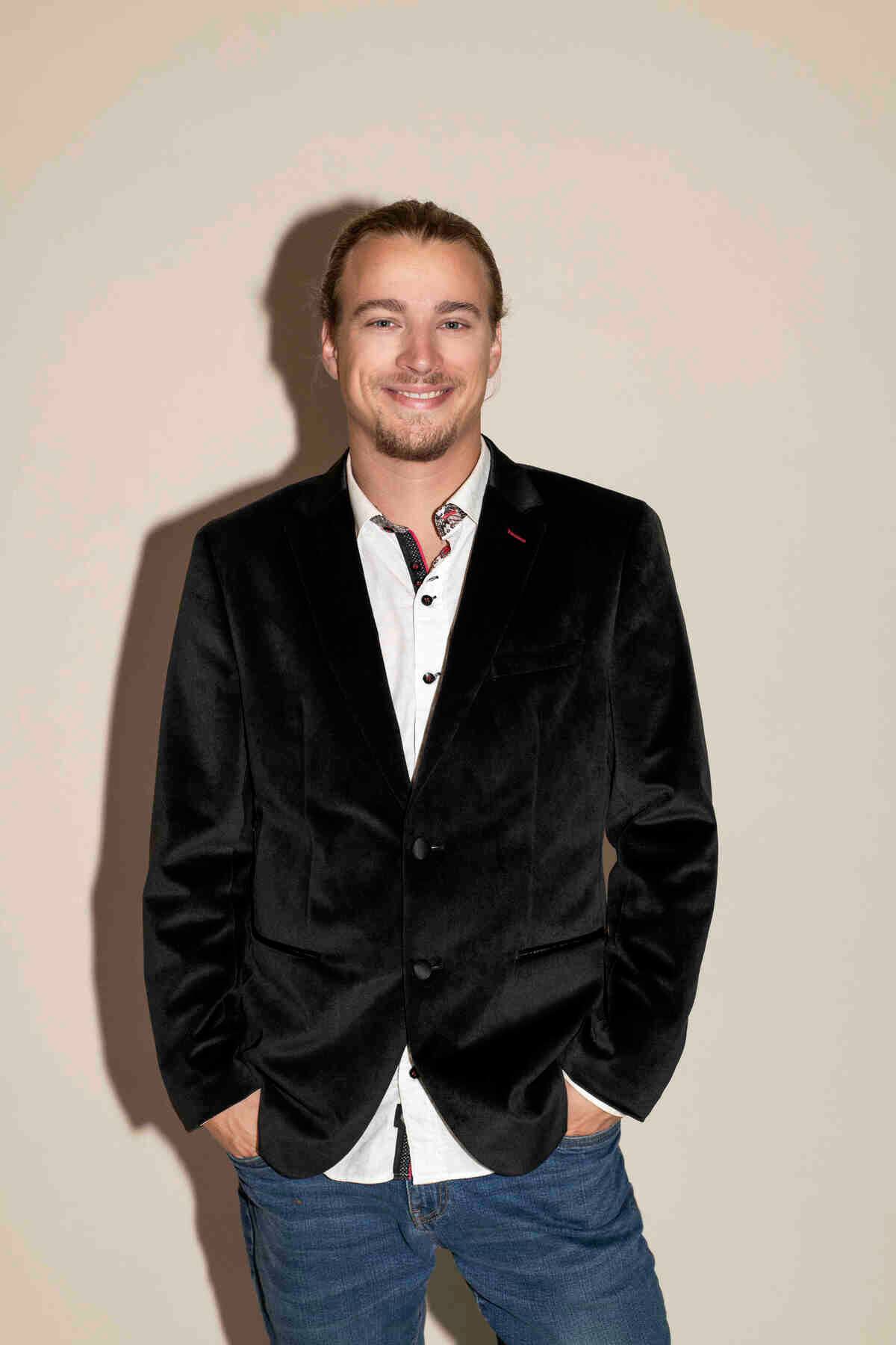 Andrée Watters Latest Music News Le fils de Paul Daraîche lance une chanson écrite par Andrée Watters et
