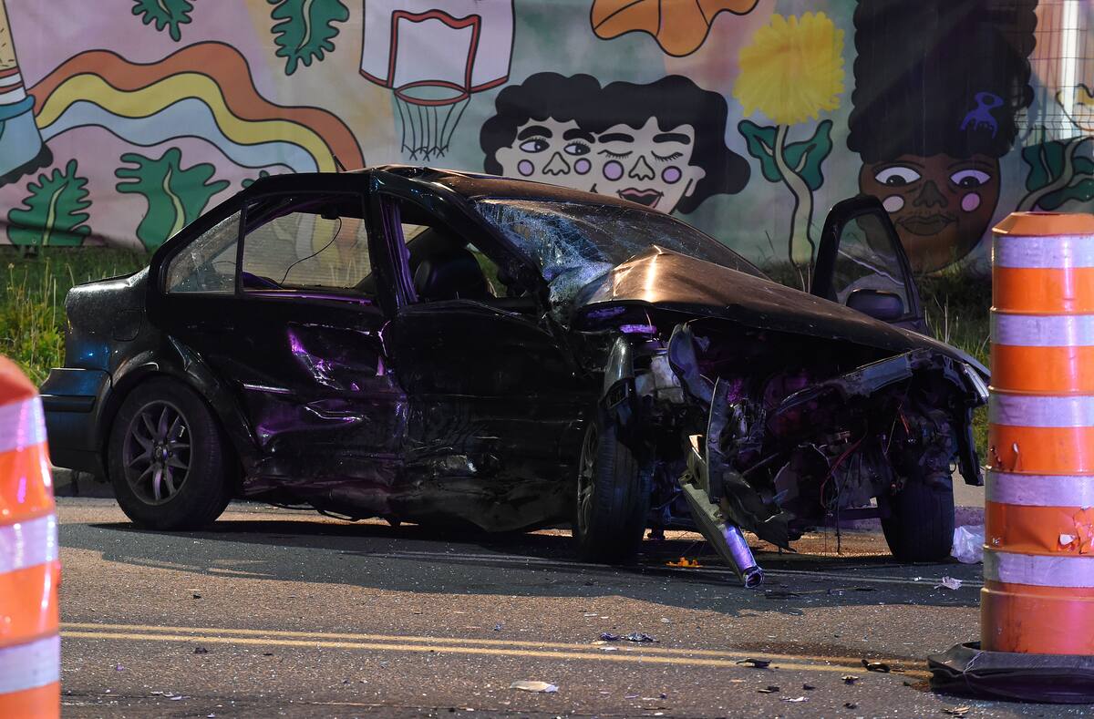 Le moteur &eacute;ject&eacute; sur la chauss&eacute;e: un automobiliste de 18 ans gri&egrave;vement bless&eacute; dans une violente collision &agrave; Montr&eacute;al