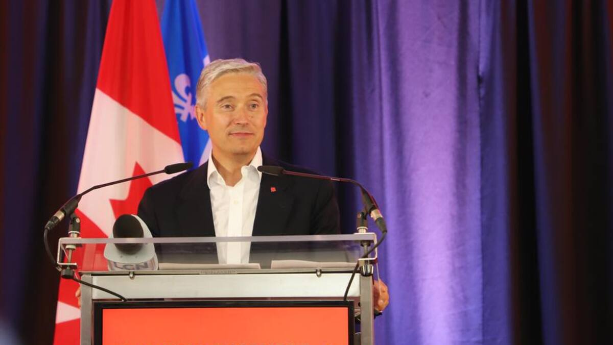 Le rachat de Shaw par Rogers rejeté par Ottawa, pour l’instant