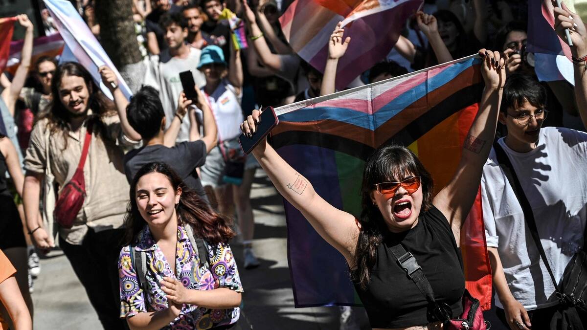 Turquie: marche des fiertés éclair à Istanbul, une dizaine d’arrestations
