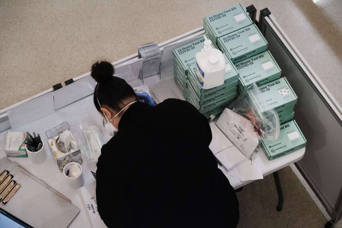 Un premier cas du variant Omicron confirm&eacute; aux &Eacute;tats-Unis