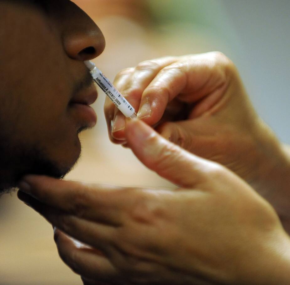 Des vaccins par voie nasale avaient notamment été utilisés pour lutter contre le virus H1N1 aux États-Unis.