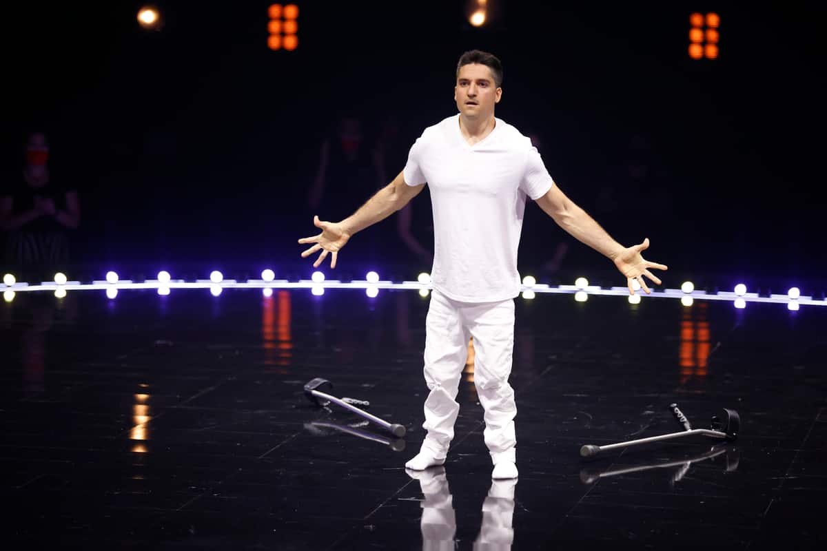 Ce danseur atteint d'une condition rare &eacute;pate les ma&icirc;tres &agrave; R&eacute;volution