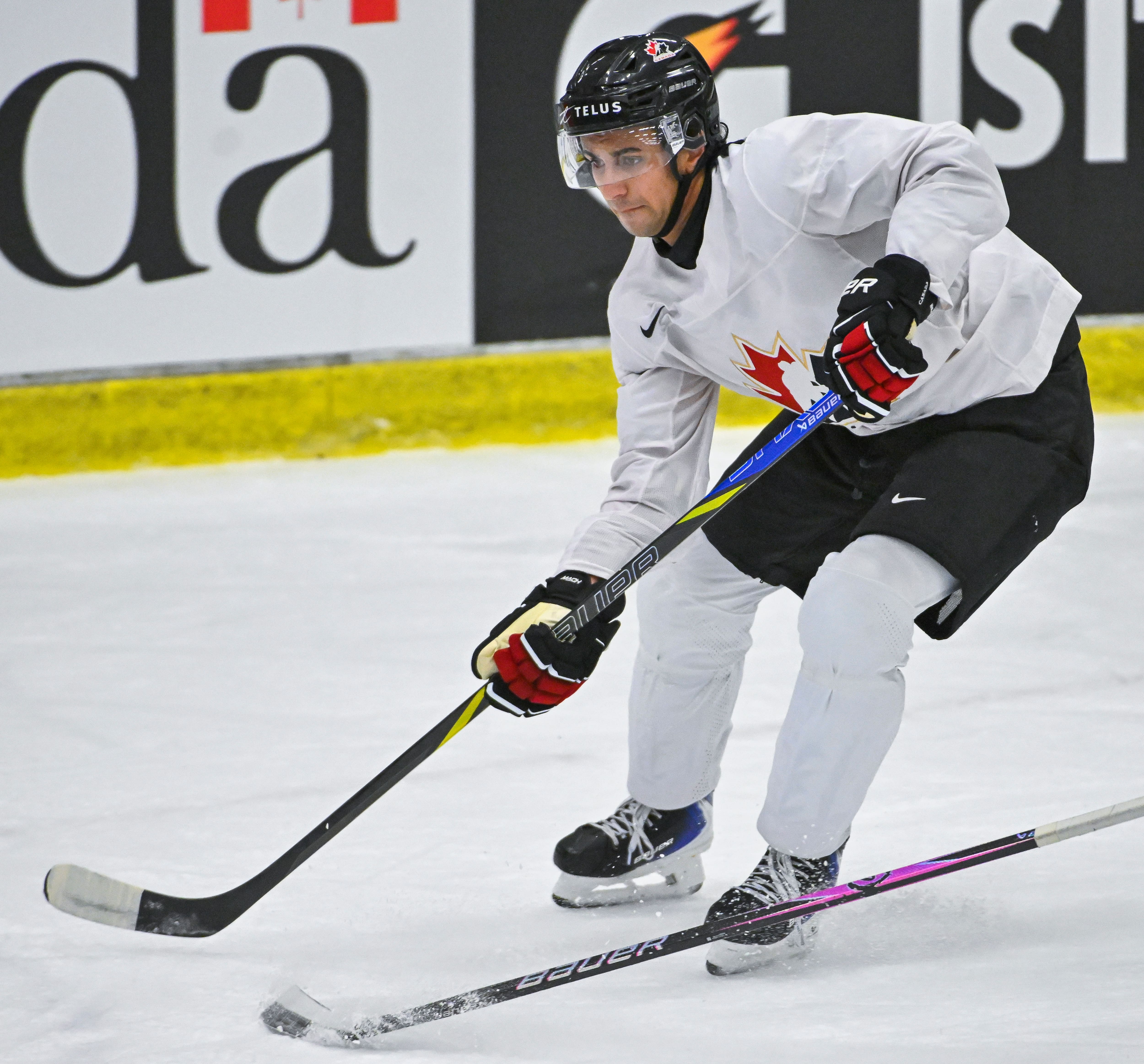 &Eacute;quipe Canada junior: Michael Hage au centre du trio de Gavin McKenna &agrave; l'entrainement