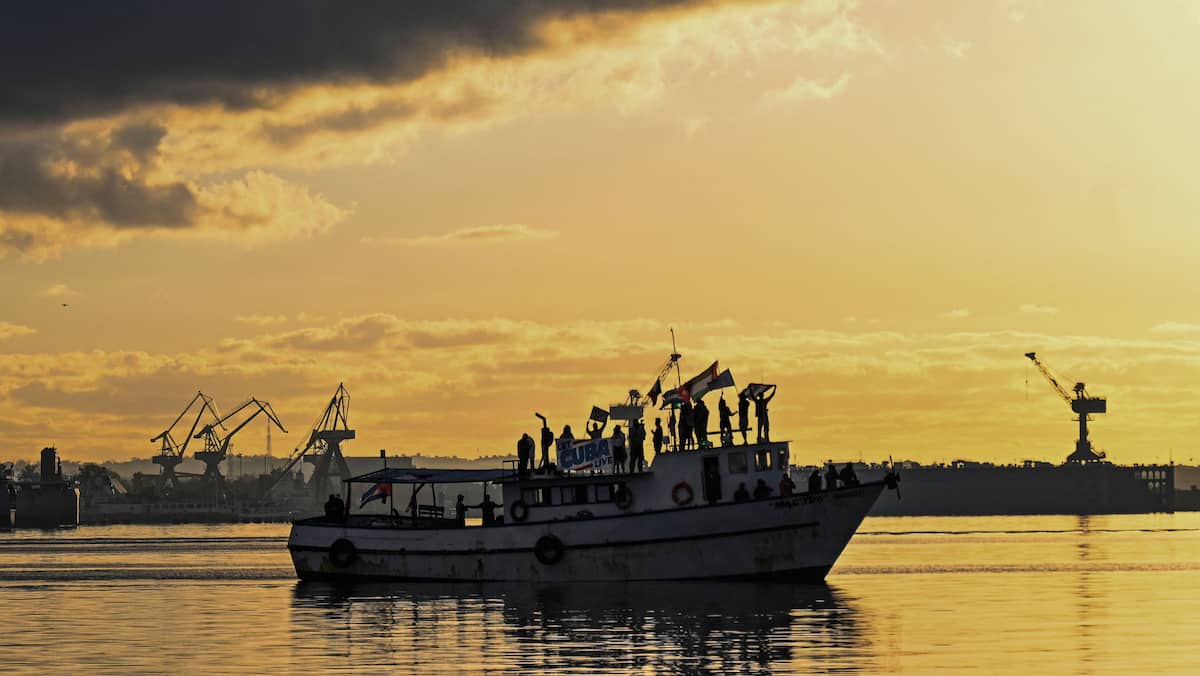 Une flottille d'aide humanitaire arrive à Cuba, plongée dans la crise