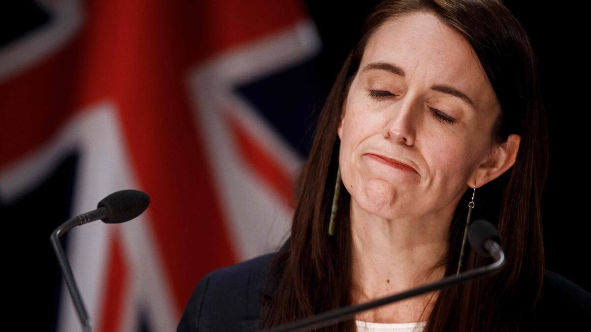 Nouvelle-Zélande: la première ministre reporte son mariage en raison de la COVID