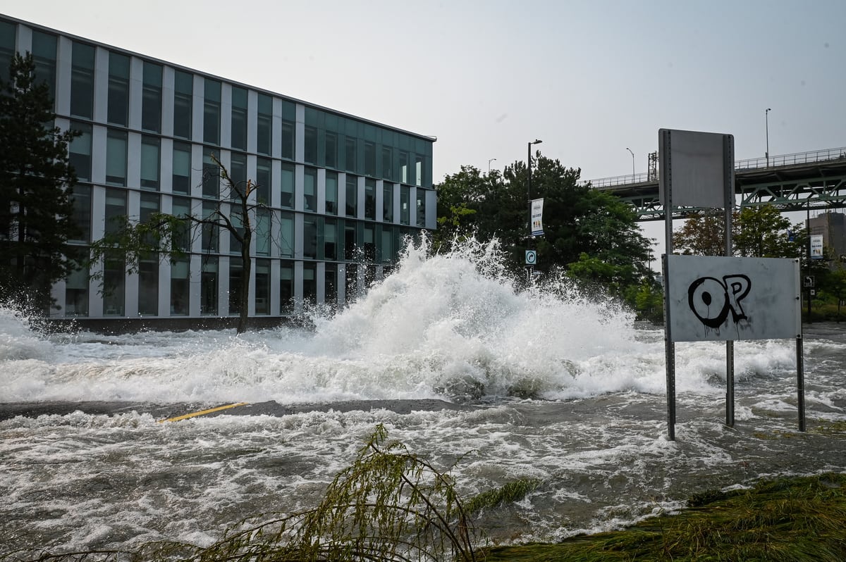 Fuite d&rsquo;eau &agrave; Montr&eacute;al: les Montr&eacute;alais devront &ecirc;tre patients