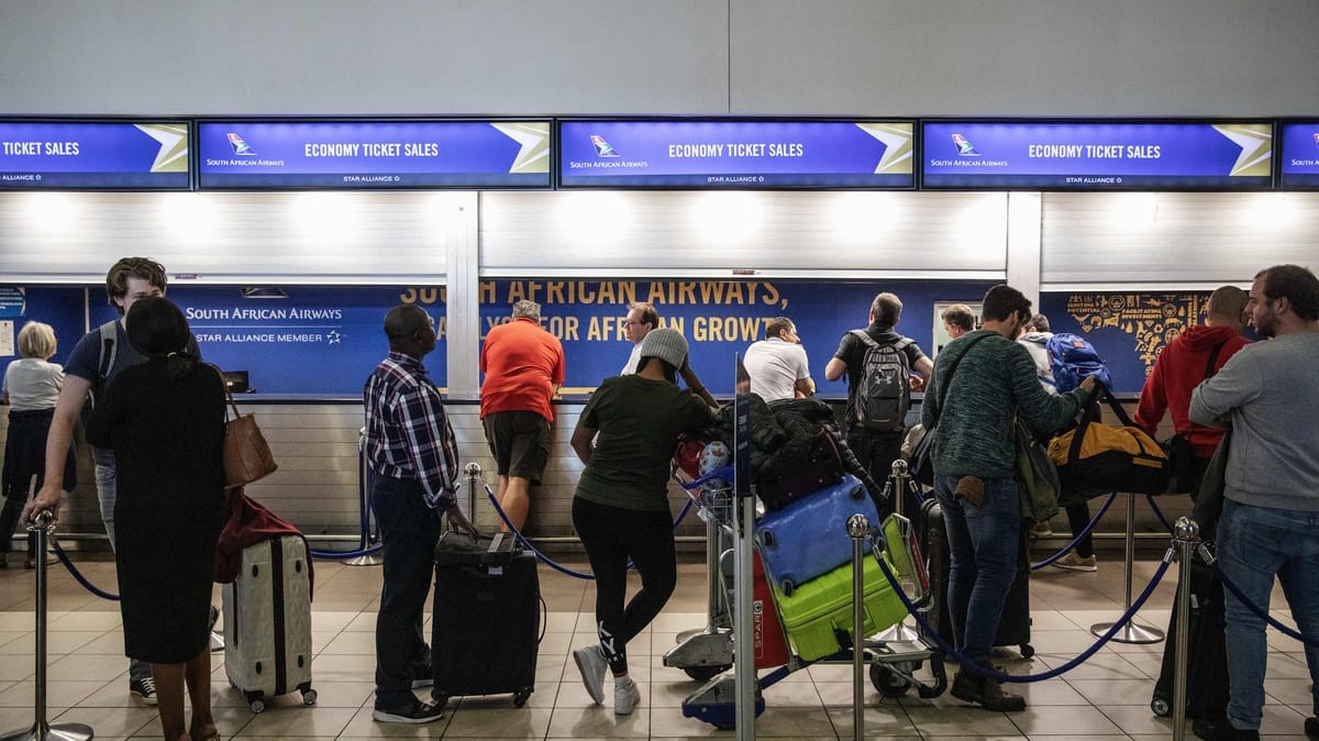 Nouveau variant: Legault demande la suspension temporaire des vols depuis l'Afrique du Sud