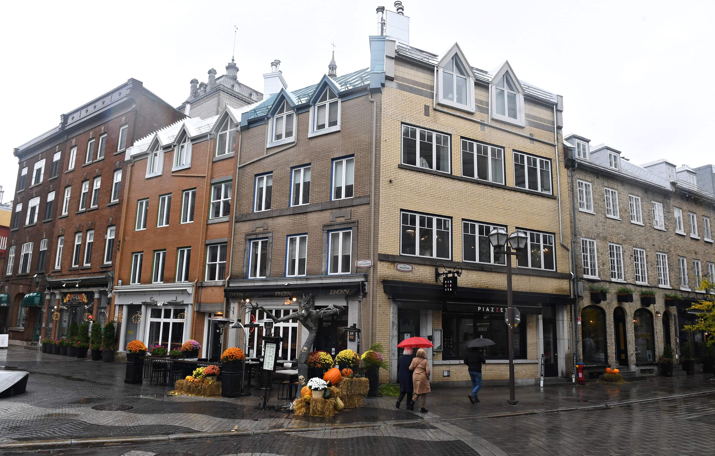 Retraits de restrictions dans le Vieux-Port: la Ville assouplit la réglementation auprès des restaurateurs
