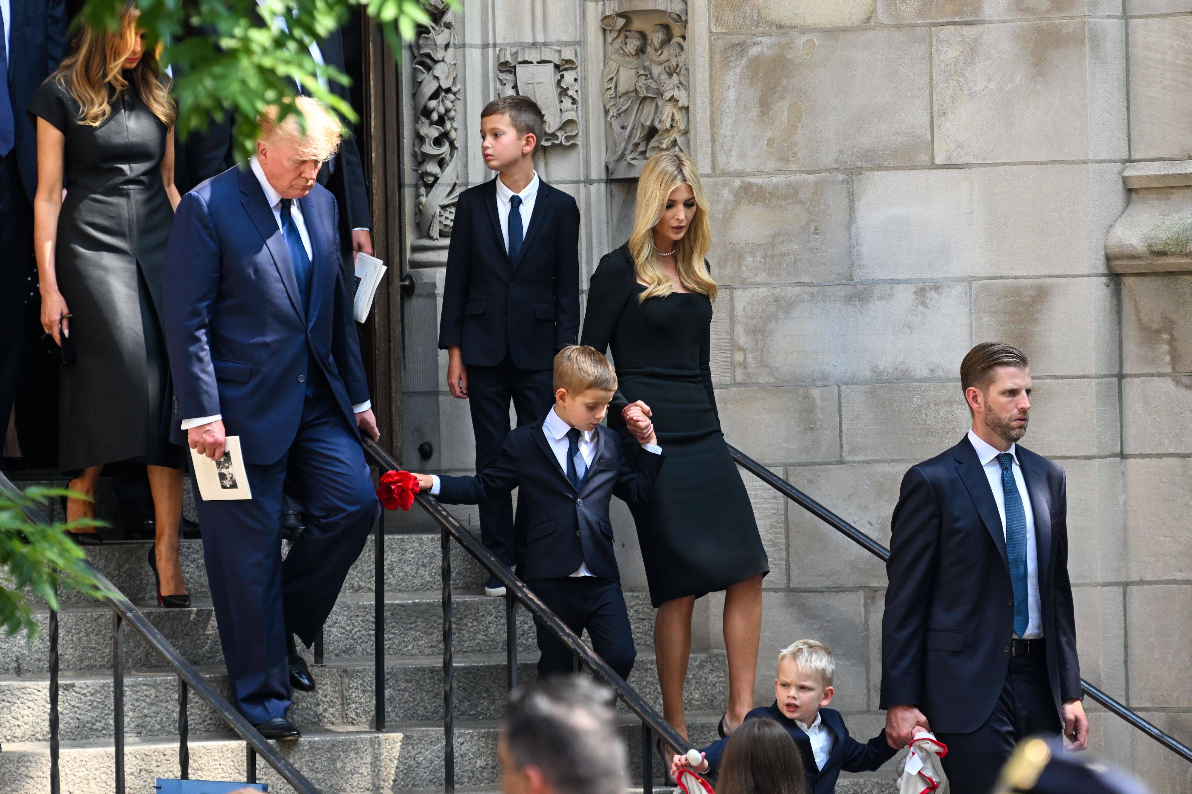 EN IMAGES | La famille Trump fait ses adieux &agrave; Ivana