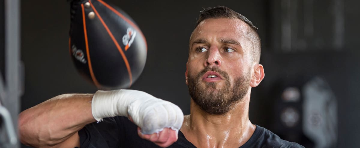 Le véhicule de l’ex-boxeur David Lemieux visé par un incendie criminel à Laval