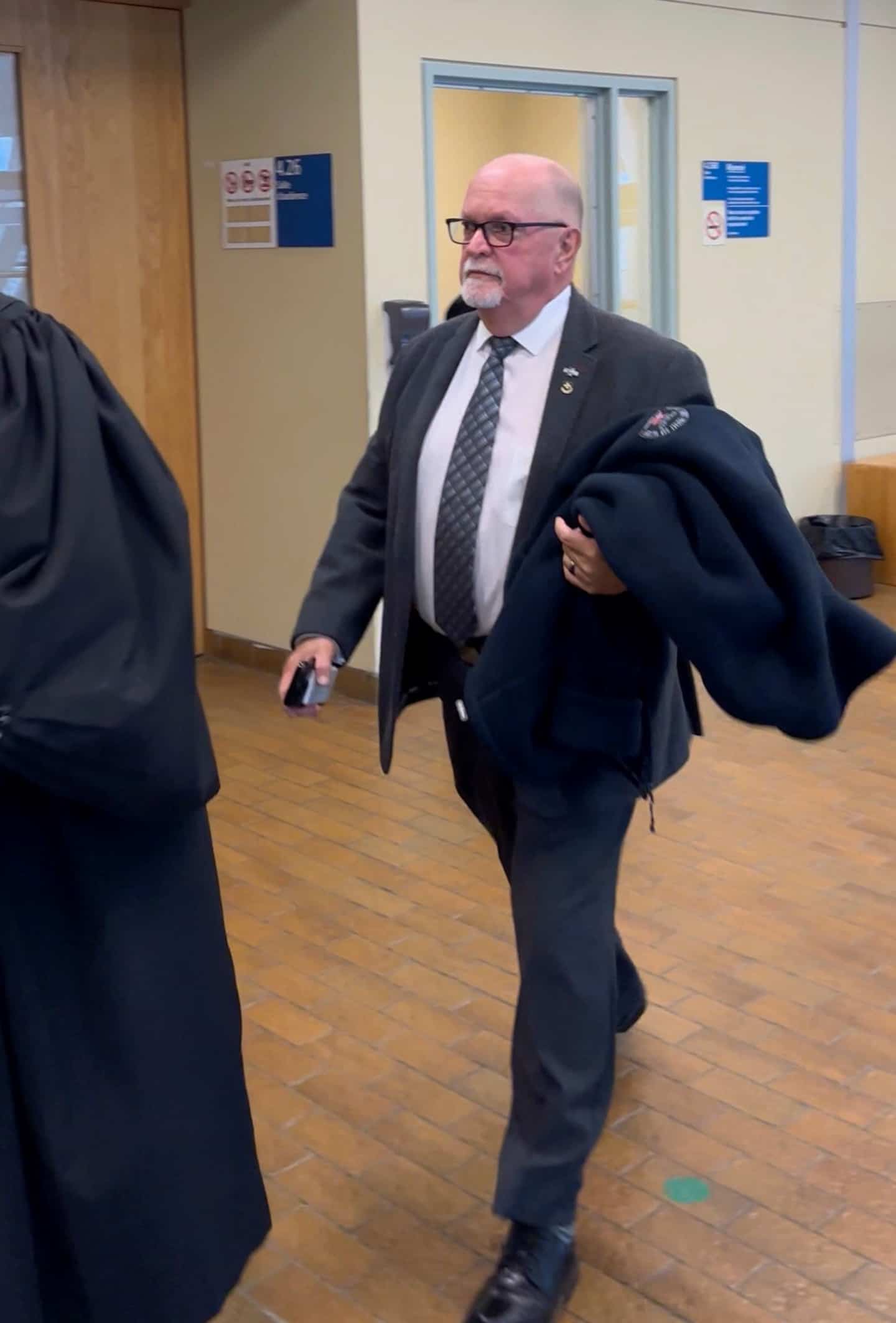 Un ancien instructeur des cadets admet avoir agressé cinq adolescents autrefois