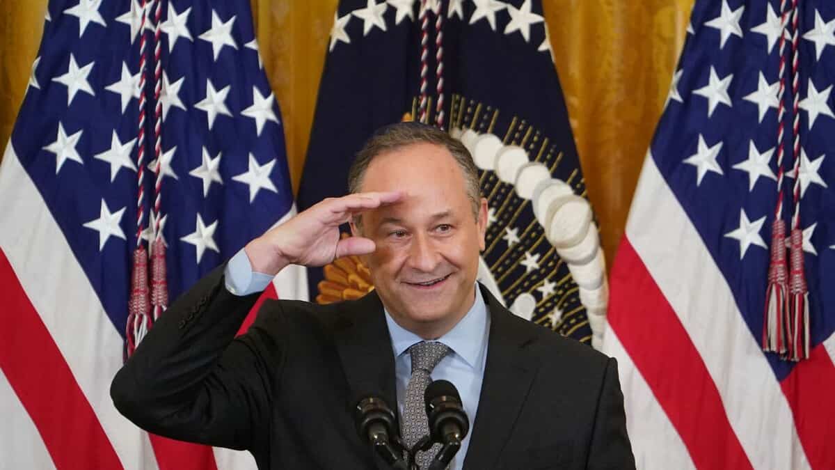 Le conjoint de Kamala Harris évacué d'une école après une alerte de sécurité