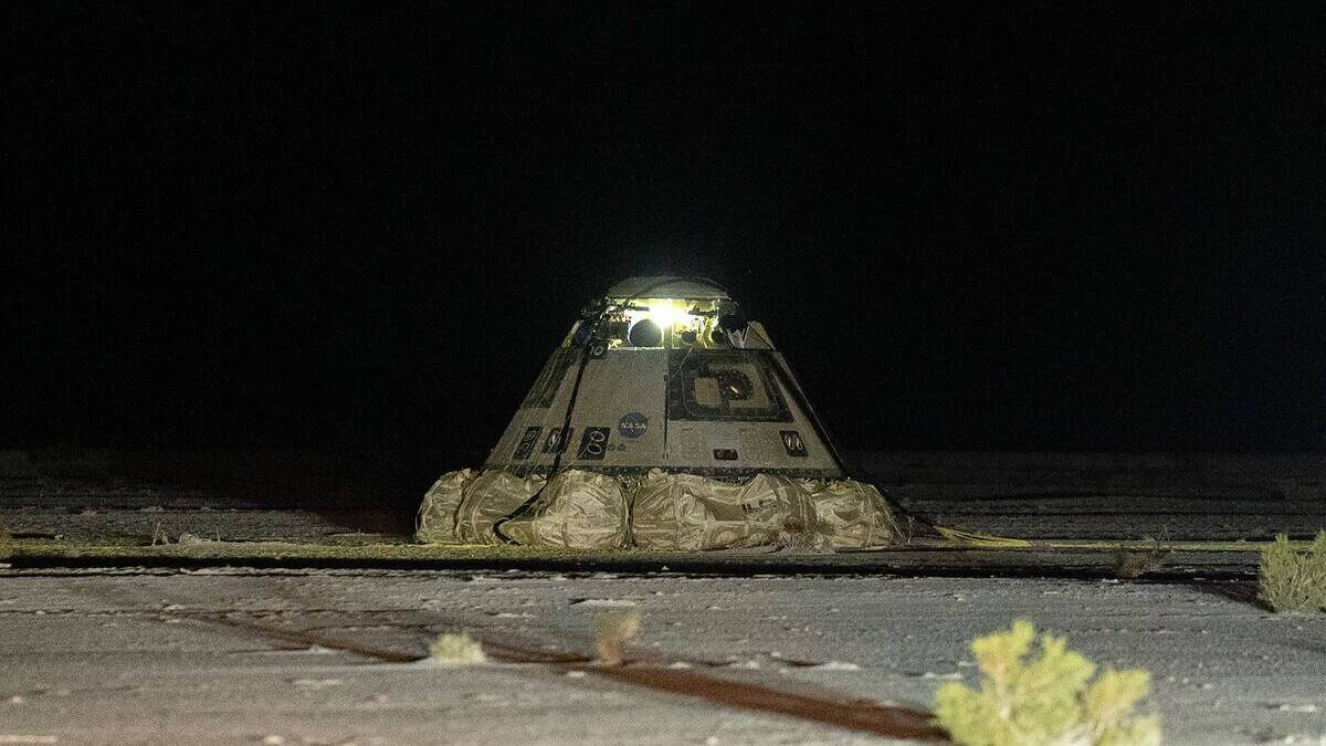 EN IMAGES | La capsule Starliner de Boeing de retour sur Terre, les deux astronautes toujours dans l'espace