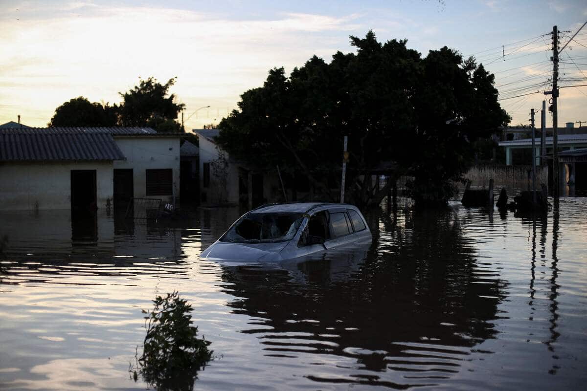 Inondations au Br&eacute;sil: la pluie tombe toujours sur le sud, le bilan atteint 116 morts