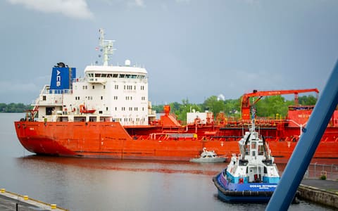 Cem Hydra blocked naval traffic near the St.-Catherine lock on Friday afternoon.