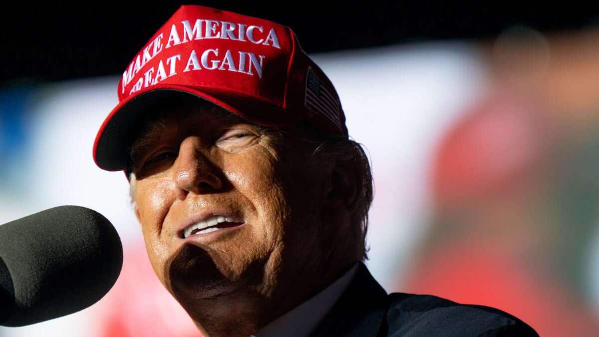 Trump raddoppia alla vigilia delle elezioni di medio termine Trump raddoppia alla vigilia delle elezioni di medio termine