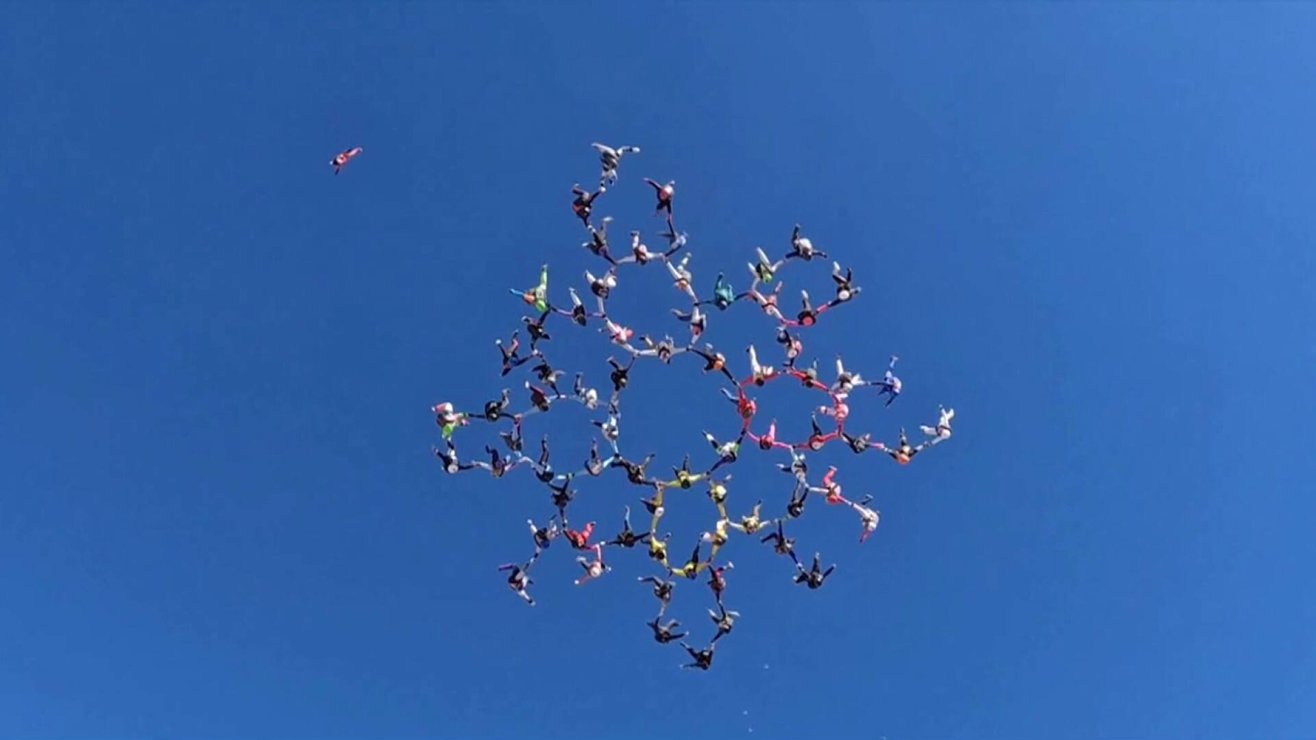 Record en parachute pour le droit des femmes