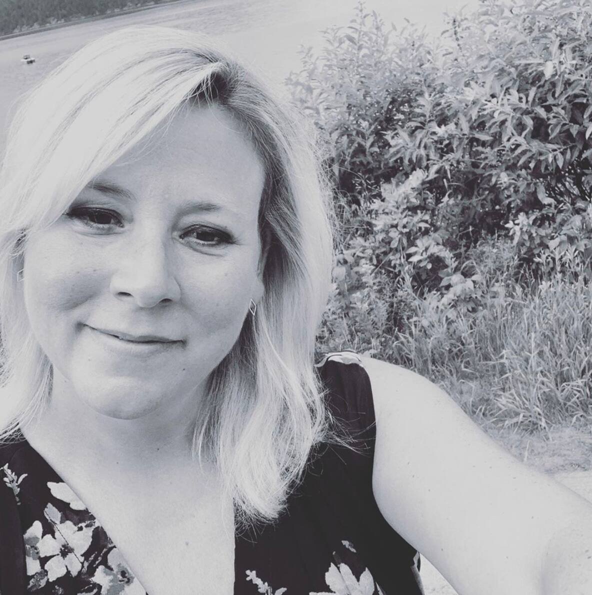 Voici pourquoi toutes les femmes de Salut Bonjour ont publié des photos en noir et blanc | Salut ...