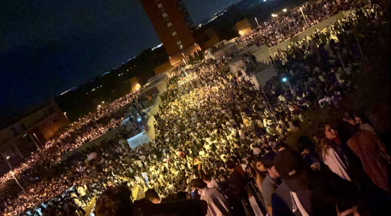 La police surprise par une f&ecirc;te... de 25 000 &eacute;tudiants