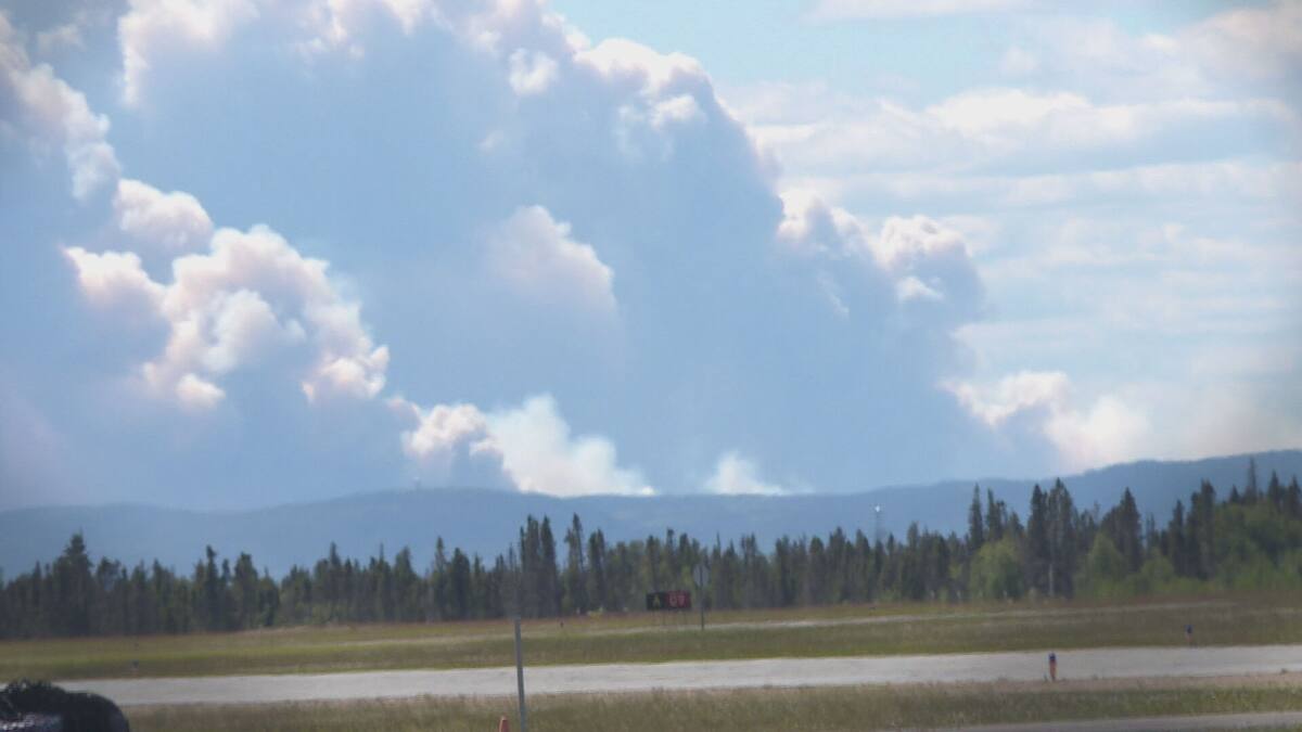 Feux de forêt: l’aide financière pour les évacués réactivée par Québec