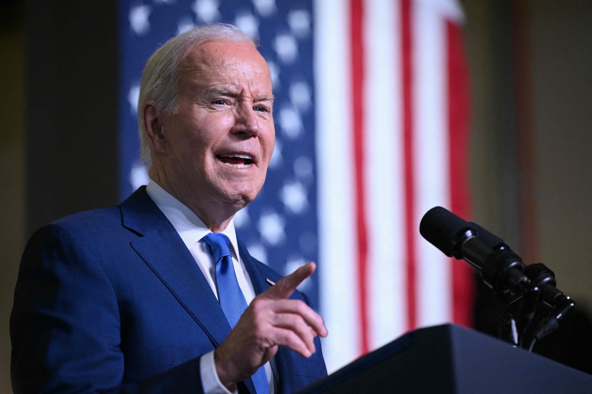 [&Agrave; VOIR] Nouvelle perte d'&eacute;quilibre pour Joe Biden?