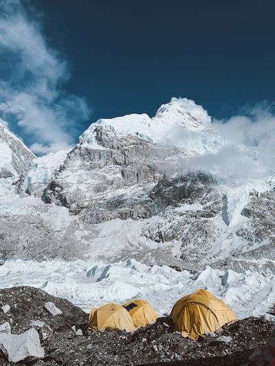 Um imenso sítio entre o acampamento de base e o acampamento 1, causado pelo atraso, que pode criar embocaduras em alta altitude.