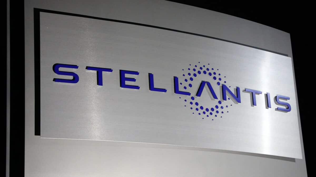 Stellantis affiche une perte de 22,3 milliards d'euros pour 2025