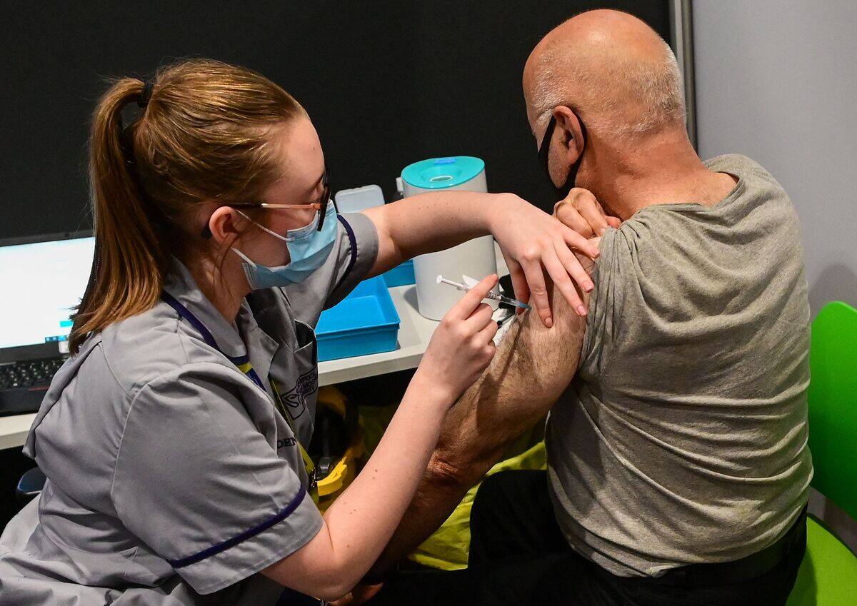 2022 doit &ecirc;tre l'ann&eacute;e &laquo;o&ugrave; nous mettrons fin &agrave; la pand&eacute;mie&raquo;, selon l'OMS