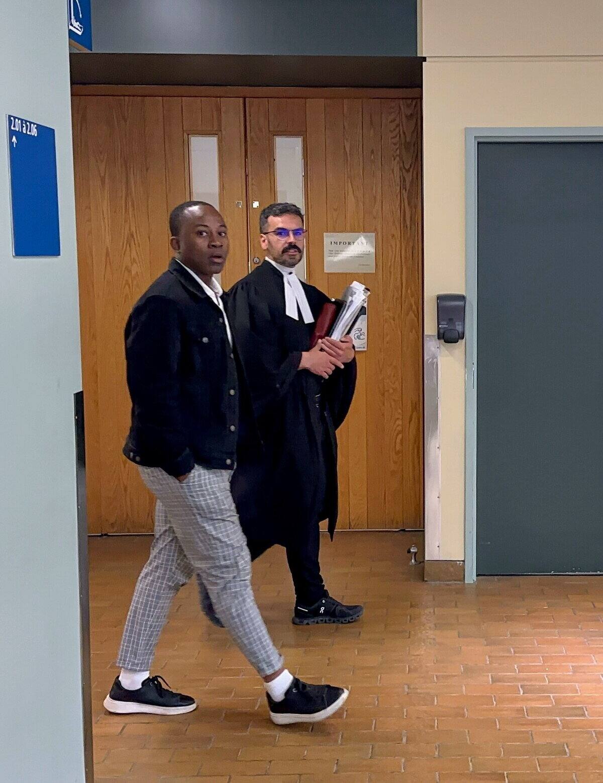 Il se couchait dans le lit de jeunes étudiantes en pleine nuit pour les  toucher | TVA Nouvelles