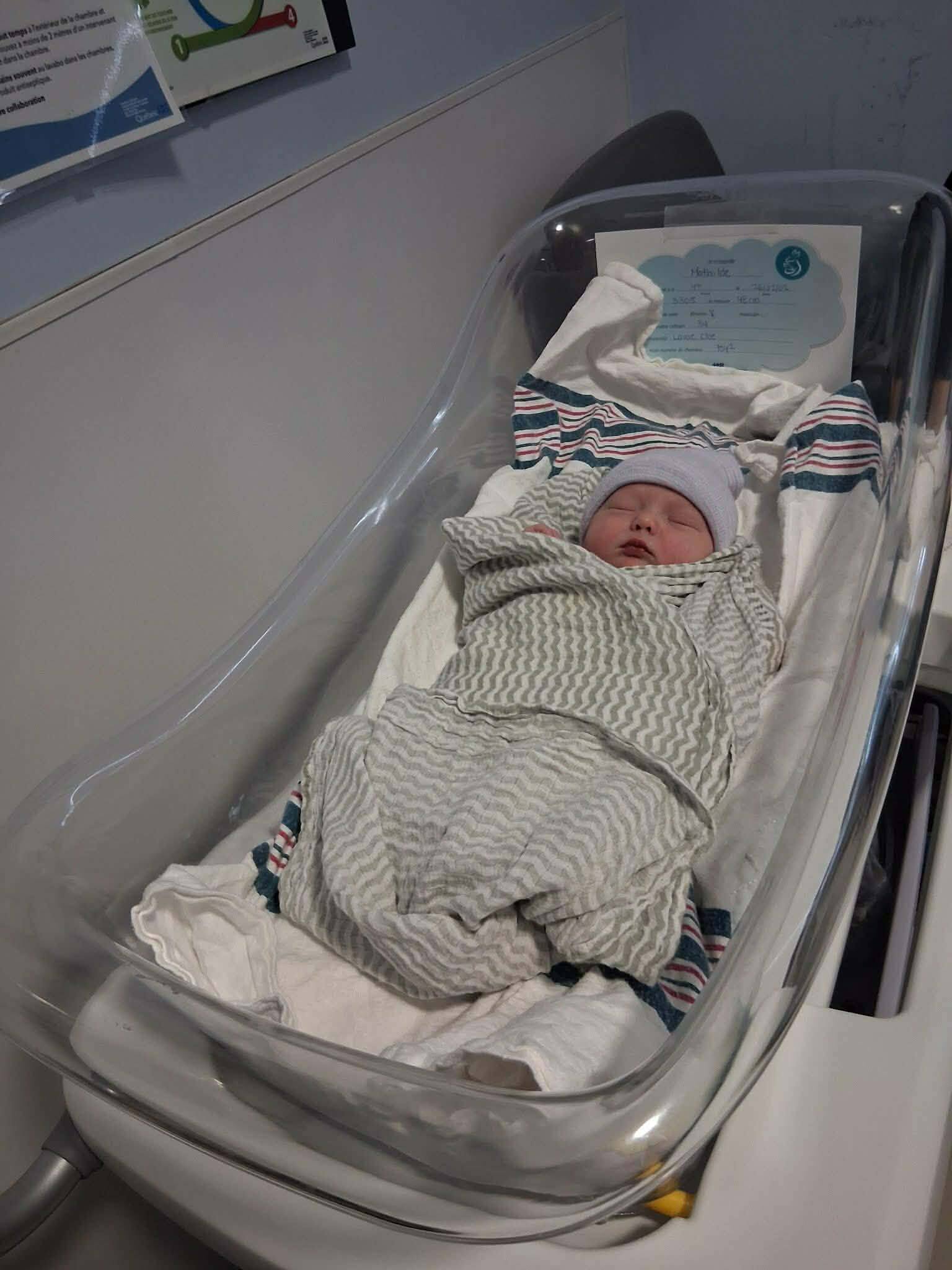 Braun Mouche-bébé 1 | Élimine le mucus | Débouche le nez | Aspiration électrique | 2 x d’aspiration | 2 tailles d’embouts | Nouveau-nés, bébés et